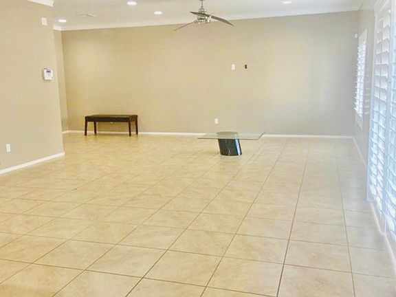 4th image of 634 W Kerry Ln