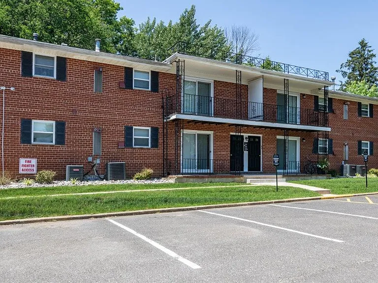 Post and Coach Apartment Homes — Photo 12