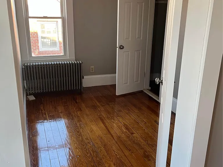 70-72 Montgomery St #2 — Photo 4