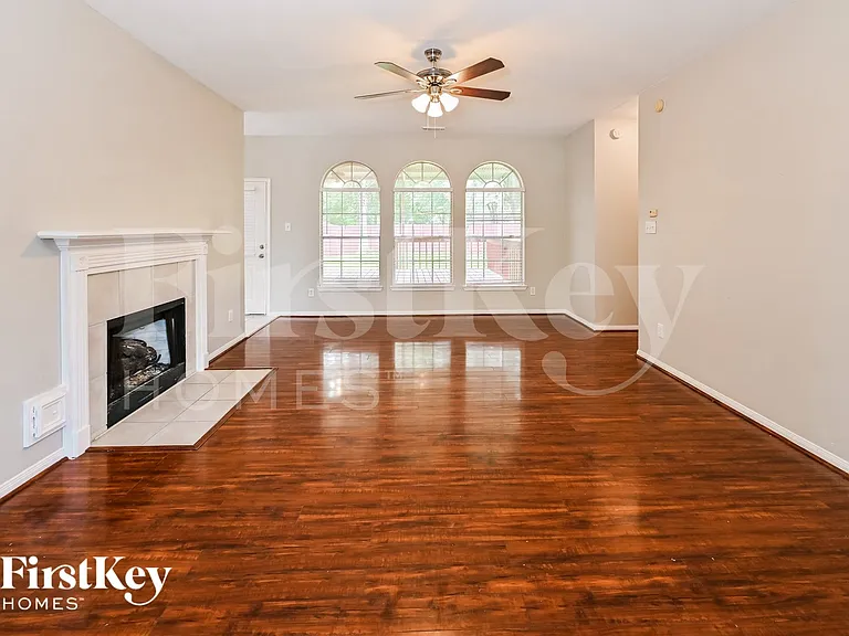 2614 Spring Bend Dr — Photo 2