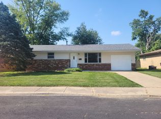 2228 W Westport Rd, Peoria, IL 61615