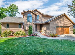 1930 Greentree Ct NW, Cedar Rapids, IA 52405