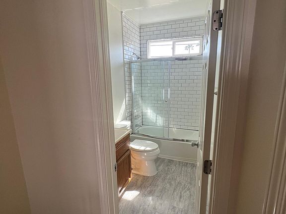 4th image of 3505 Emerald St #6
