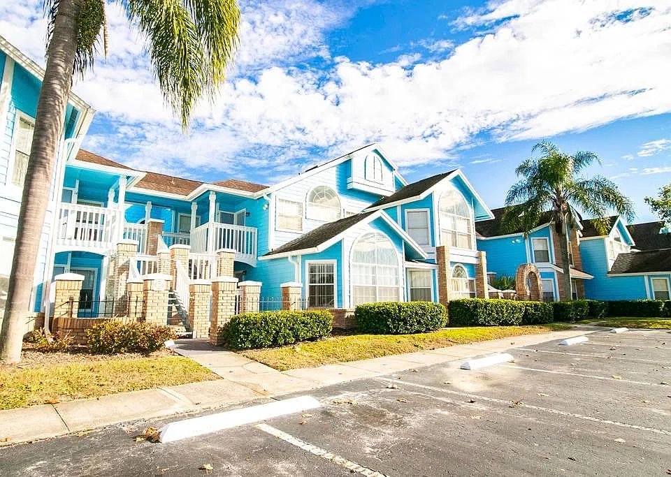 2747 N Poinciana Blvd #8
