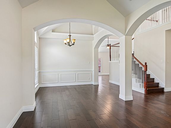 4th image of 7917 Southern Hills Ln