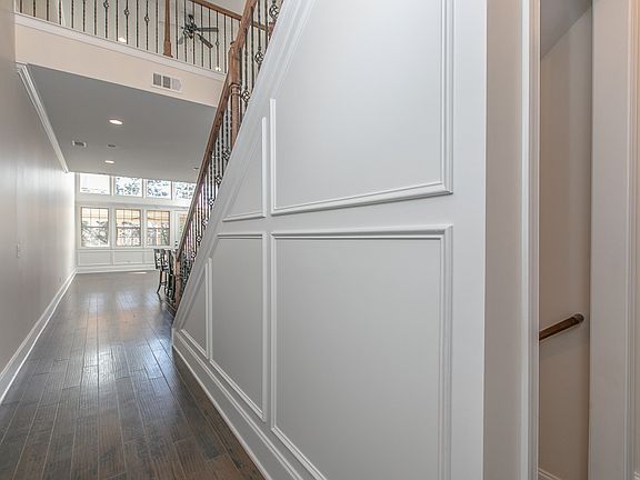 3rd image of 2315 River Terrace Dr