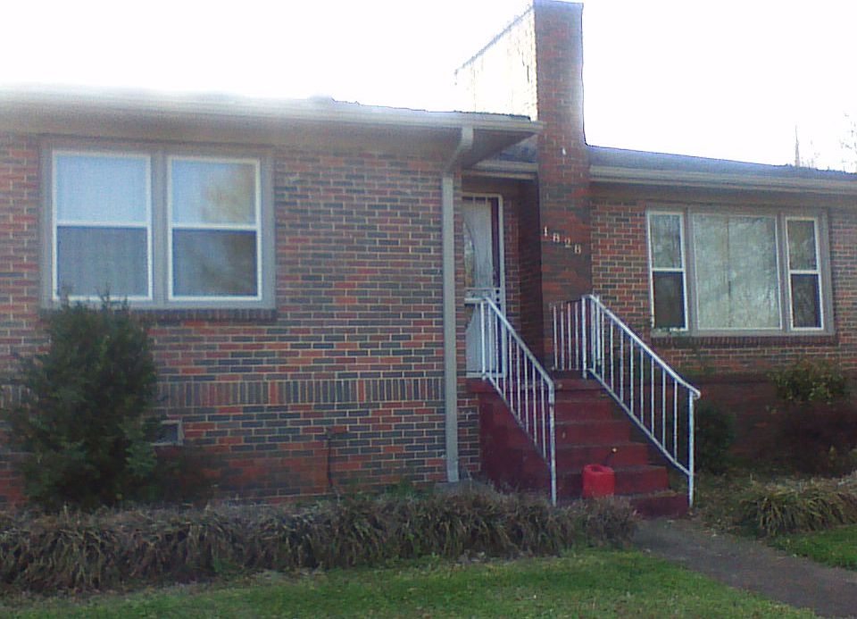 2nd image of 1828 Center St S