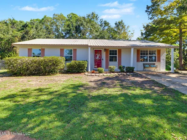 16 Leggett Cir, Gulfport, MS 39503