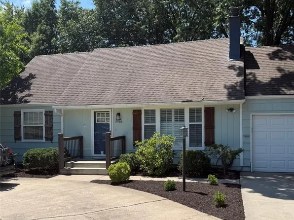 3705 W 71st St, Prairie Village, KS 66208