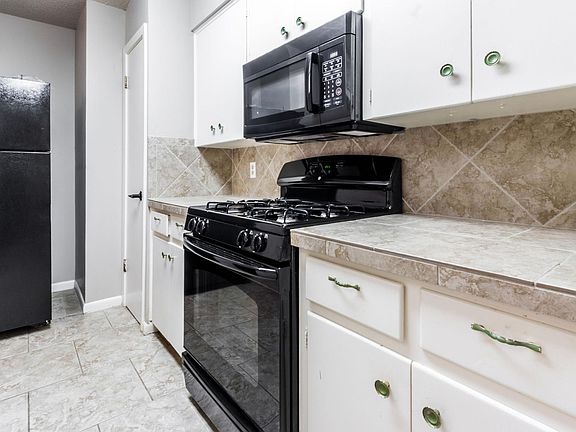 3rd image of 3306 Whitepine Dr