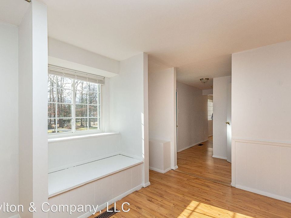 1st image of 9648 Della Dr