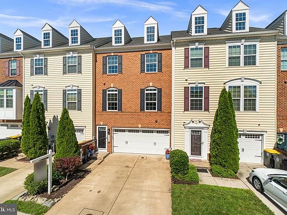 3rd image of 938 Magnolia Blossom Ct
