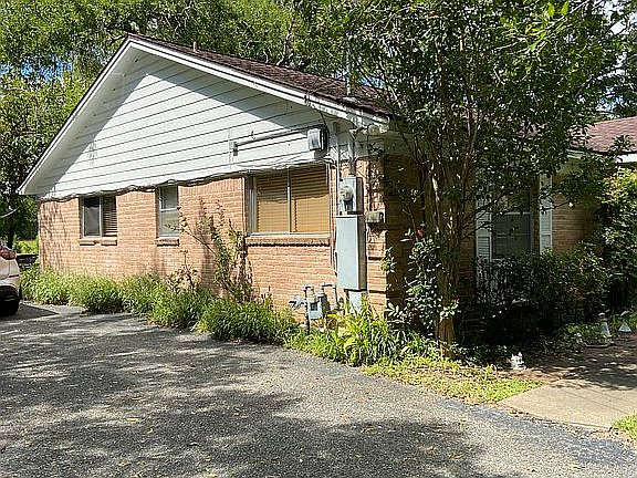 4th image of 6122 Woodacres St