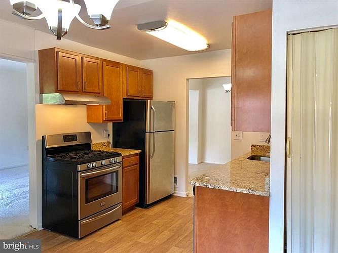 1st image of 886 College Pkwy #30