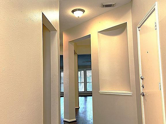 2nd image of 4910 Linden Pl