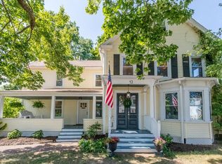 12 Lindbergh Rd, Framingham, MA 01702