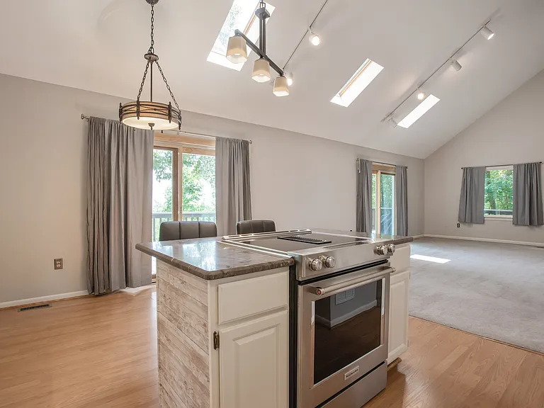 1619 Summit Dr — Photo 10