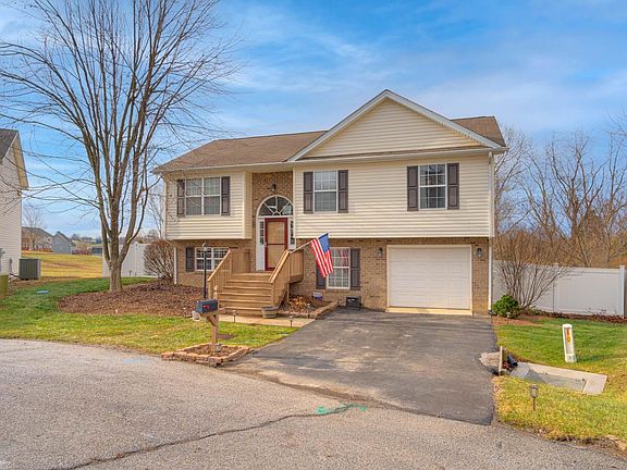 2nd image of 185 Aster Ln