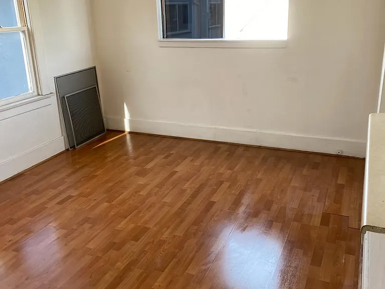 1109 E 1st St #15 — Photo 5