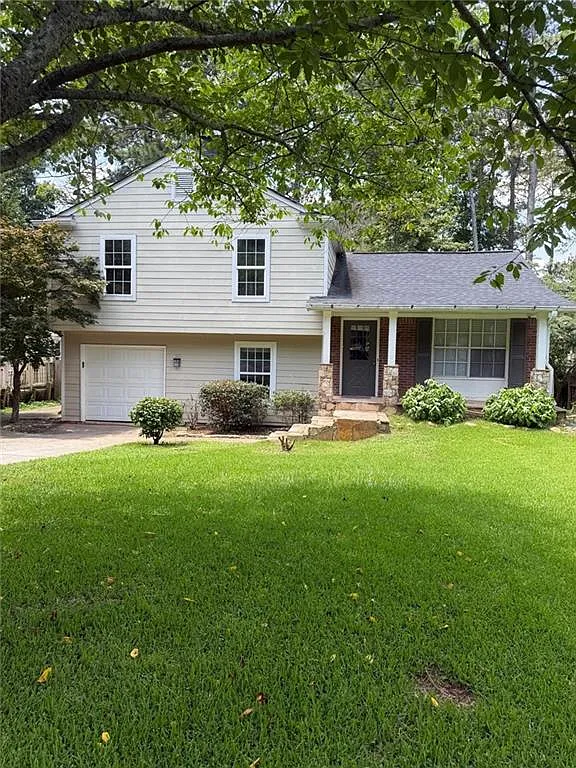 4 bed, 2.0 bath, 1800 sqft, $2,400 — Photo 1