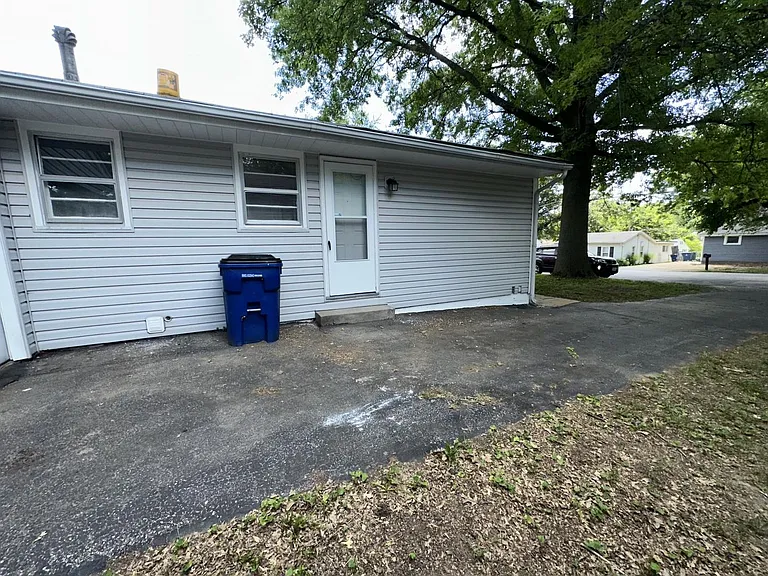 107 Anistasia Dr — Photo 8