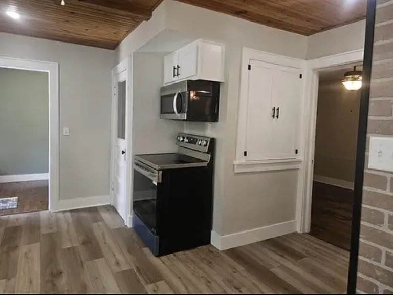 719 S Market St — Photo 13
