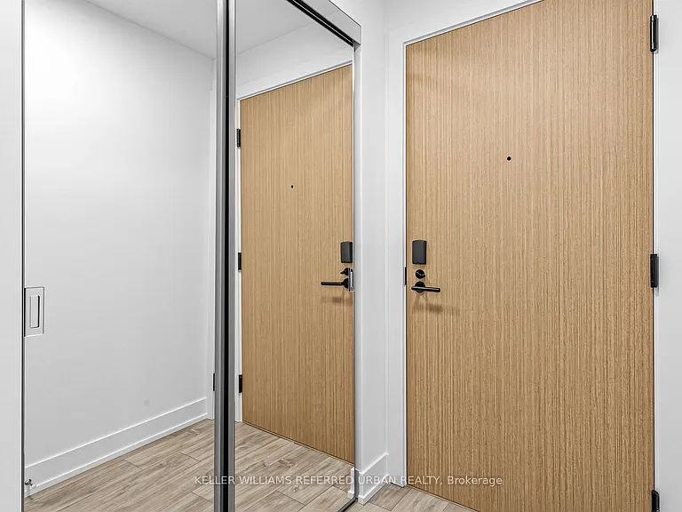 60 Central Park Dr #2112 — Photo 3