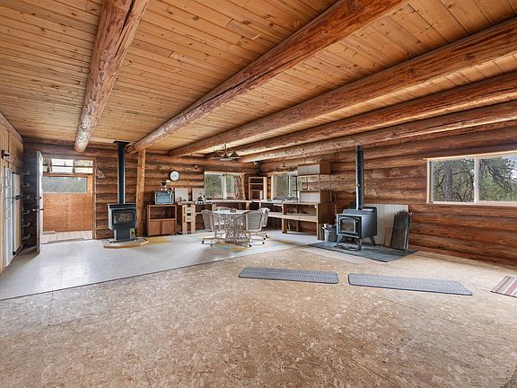 4th image of 861 Pines Rd
