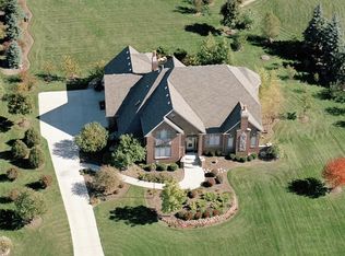 7N449 Wagontire Rd, St Charles, IL 60175