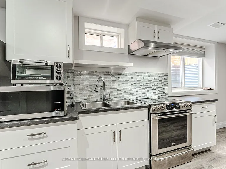 17 Wagner Cres #LOWER — Photo 3