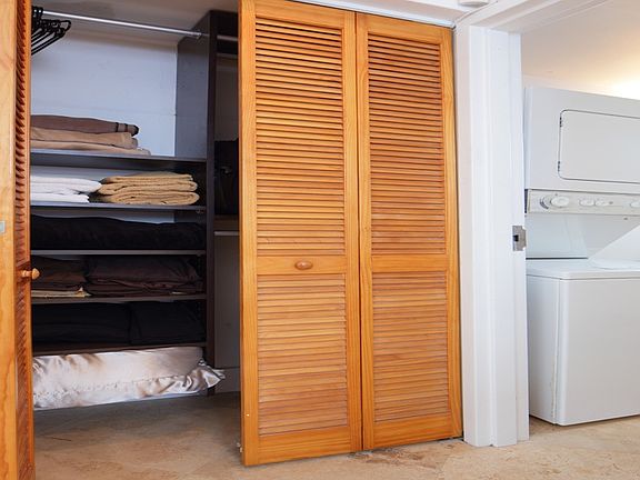 5th image of 720 Collins Ave APT 207