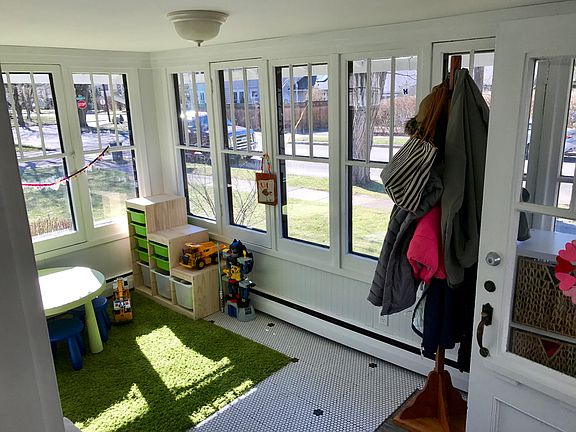5th image of 220 King St