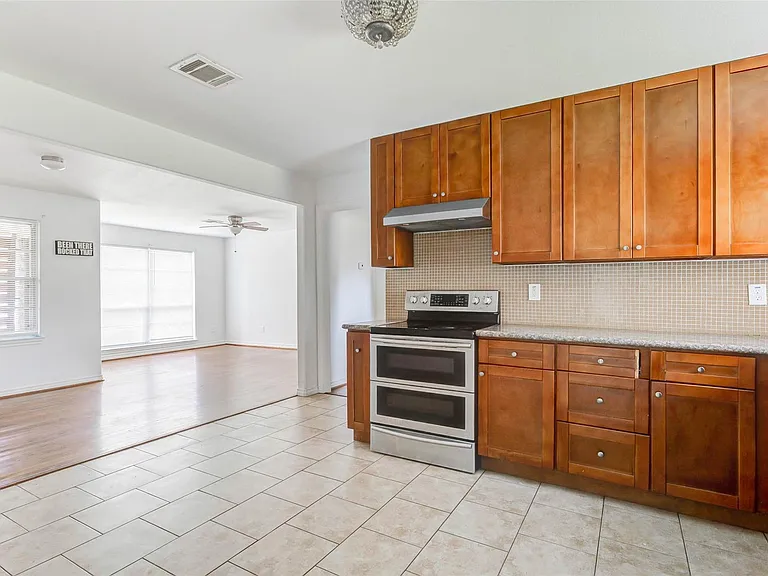 230 Bizerte St — Photo 12