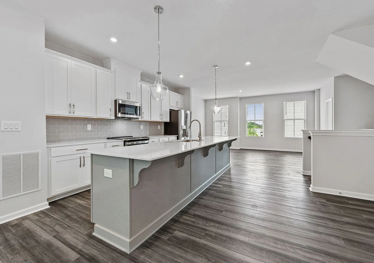 Brand New Townhome Located In Westside Bend! Must See! — Photo 4