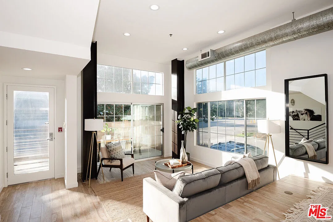 2 bed, 1660 sqft, $6,000 — Photo 2
