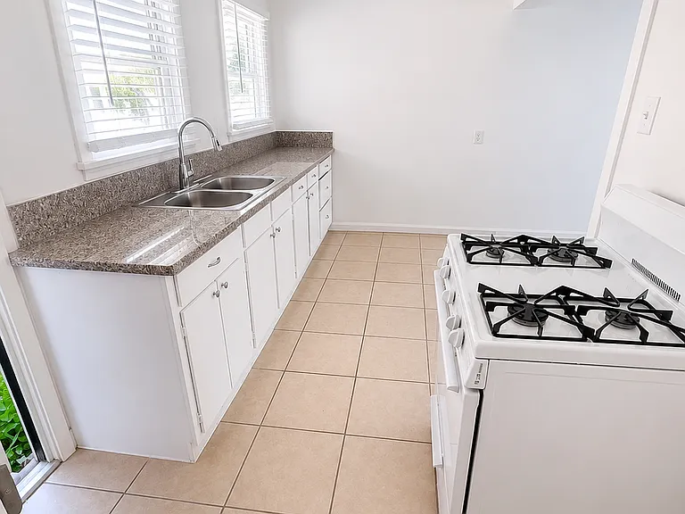 166 S Avenue 53 #1/4 — Photo 4