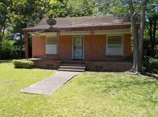 300 W Oak St, Crockett, TX 75835