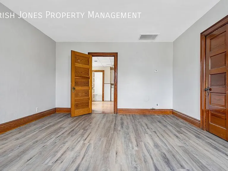 134 Peter St #UPPER — Photo 8