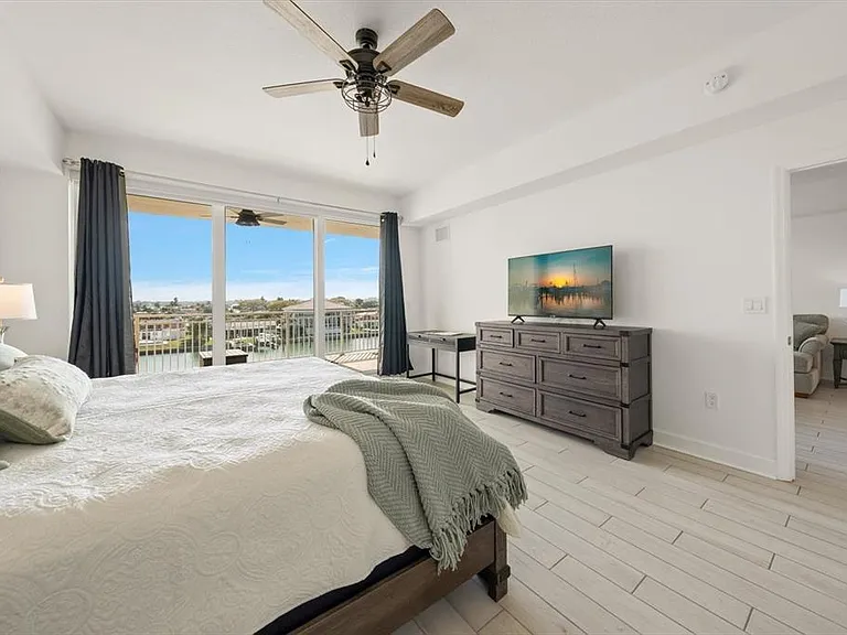 125 Island Way #402 — Photo 15
