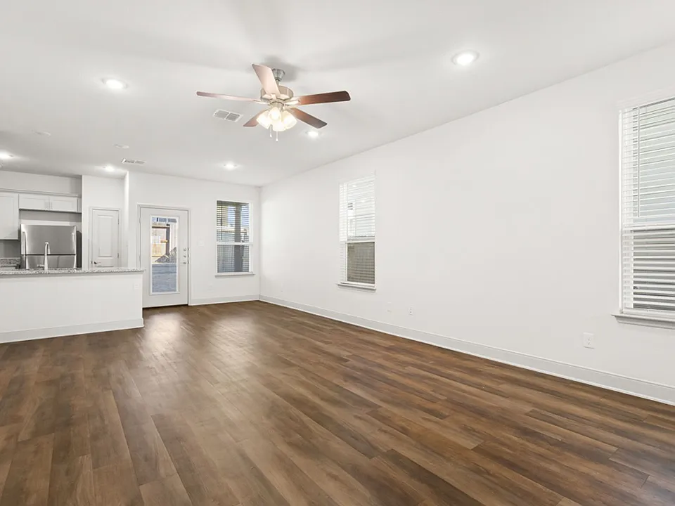 7620 Magnolia Vlg #102