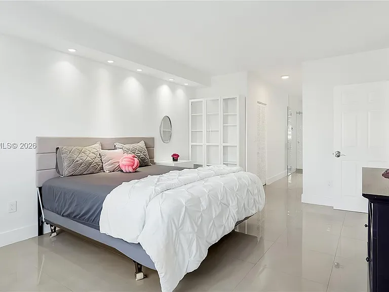 300 Bayview Dr #307 — Photo 19