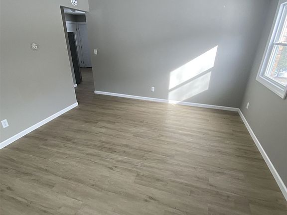 4 Ashland Ave Apt C Livingroom