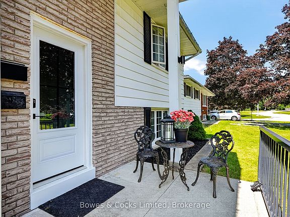 5th image of 13 Rosemary Dr