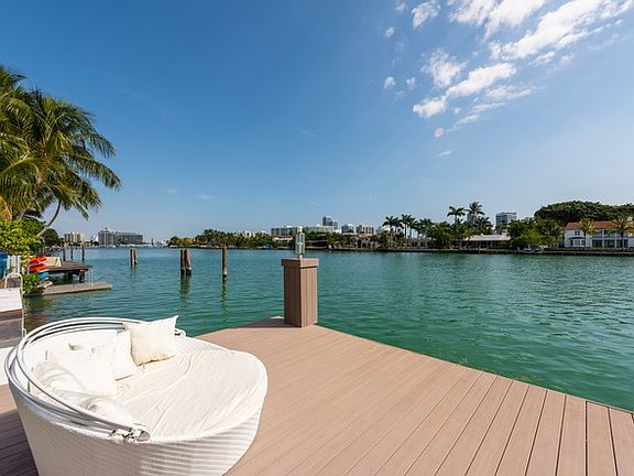 6417 Pine tree Drive Cir