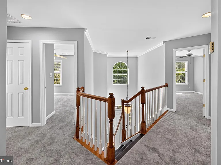 9036 Woodpecker Ct — Photo 49