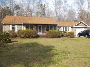 63 N Oakes Cir, Saluda, VA 23149