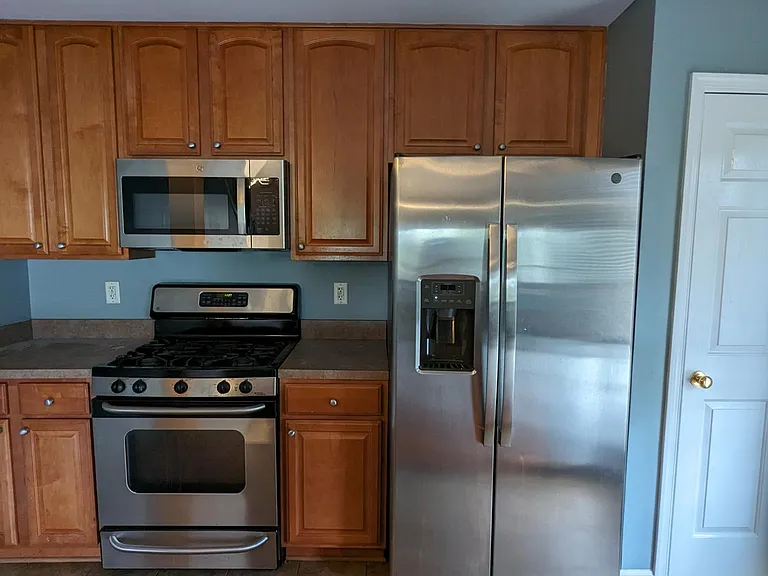 Range, Microwave and refrigerator