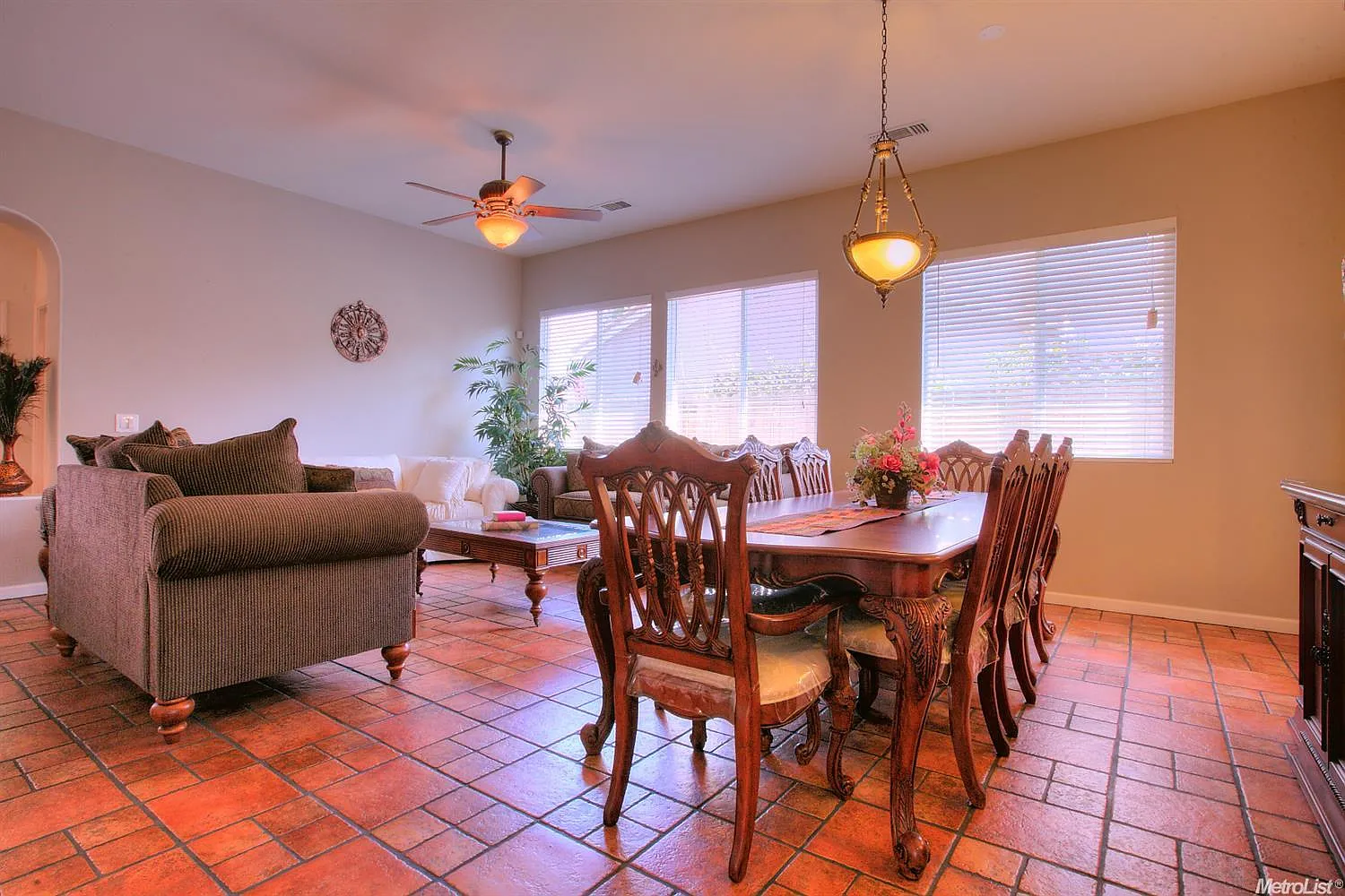 4 bed, 2347 sqft, $2,900 — Photo 4