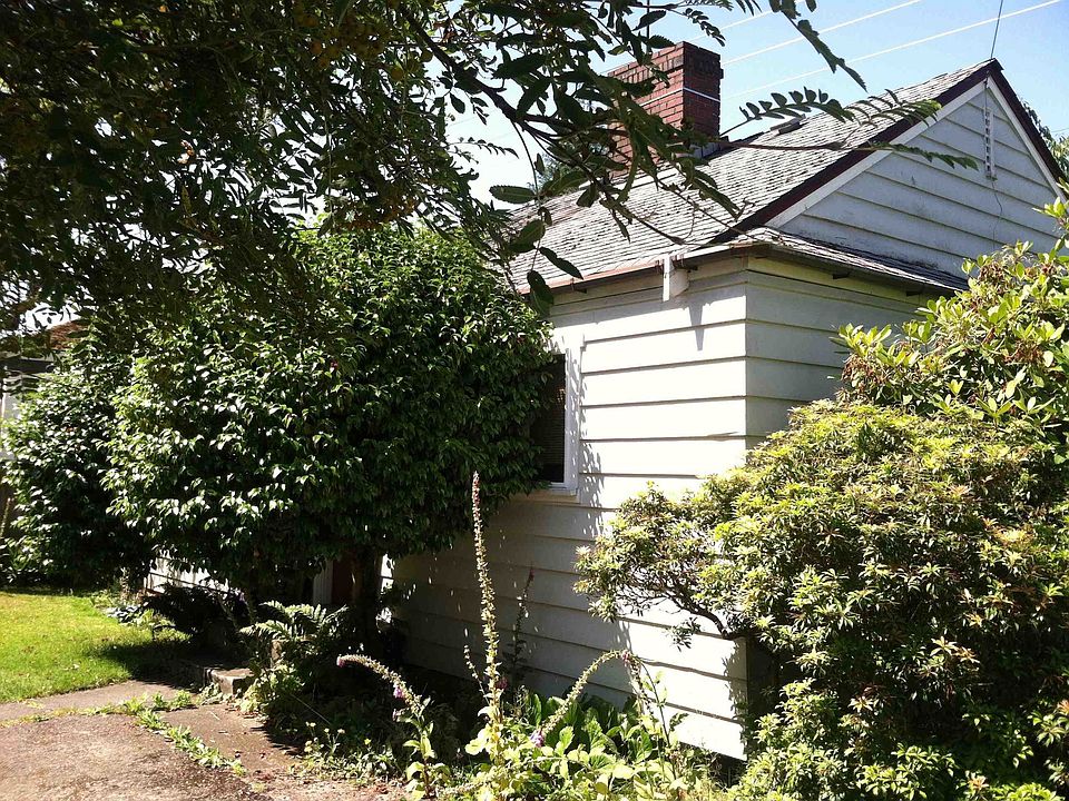 2nd image of 8926 8th Ave NE