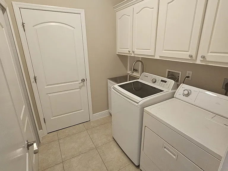 244 SE 20th Ct — Photo 32
